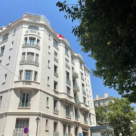 Les Terrasses: Romantic Charm In *